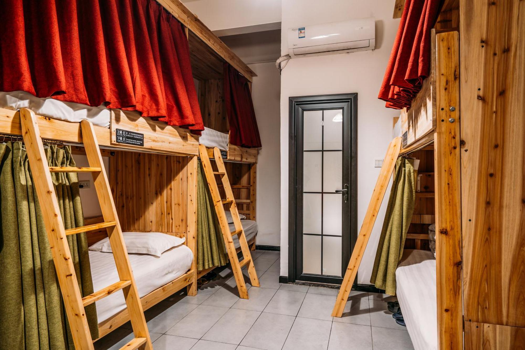 Chengdu Flipflop Hostel Poshpacker Exterior photo